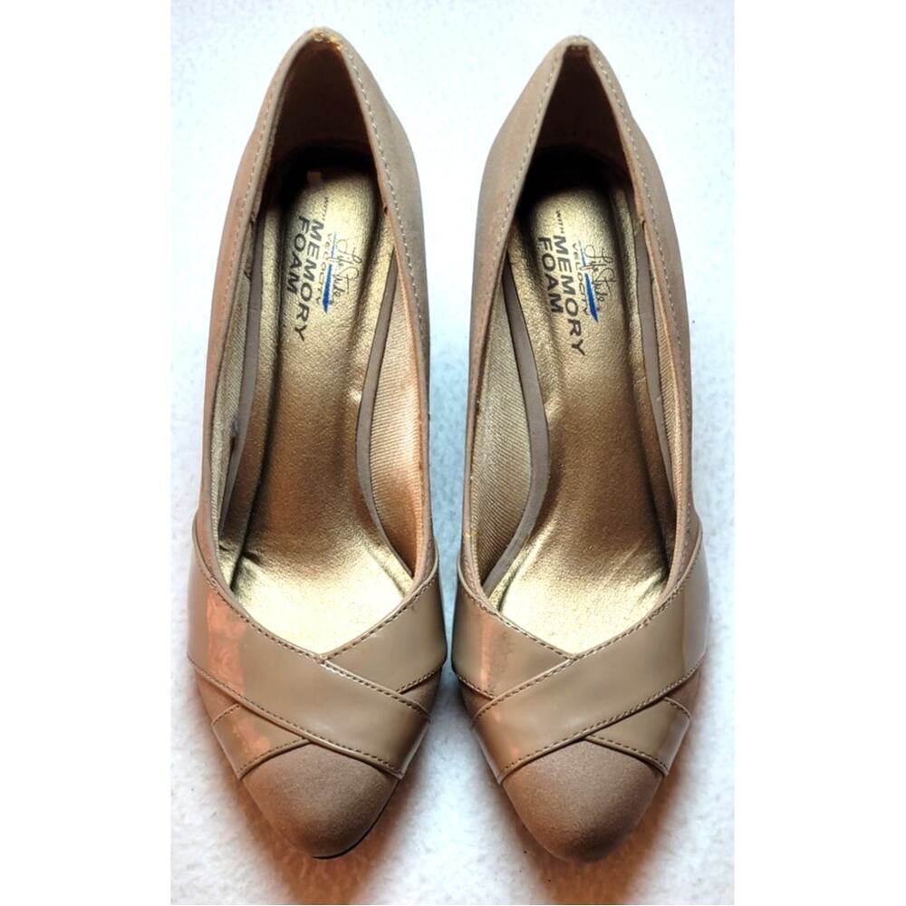 Life Stride Velocity Memory Foam Womens Wedge Tan Dress Shoes 6M Flex Comfort